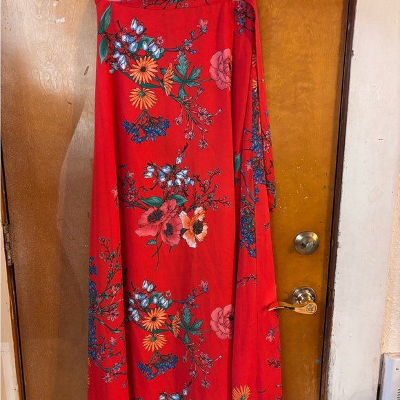 Lulus wrap maxi skirt.   Medium. Red floral - Picture 4 of 7